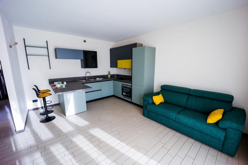 Kitchen or kitchenette, Dining area, oven