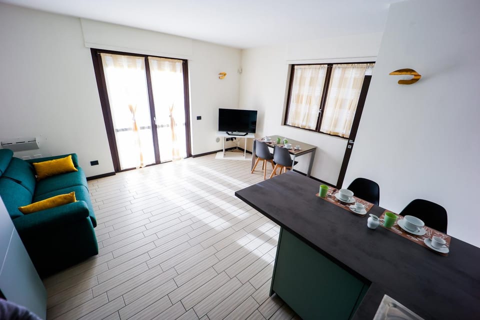 TV and multimedia, Living room, Dining area