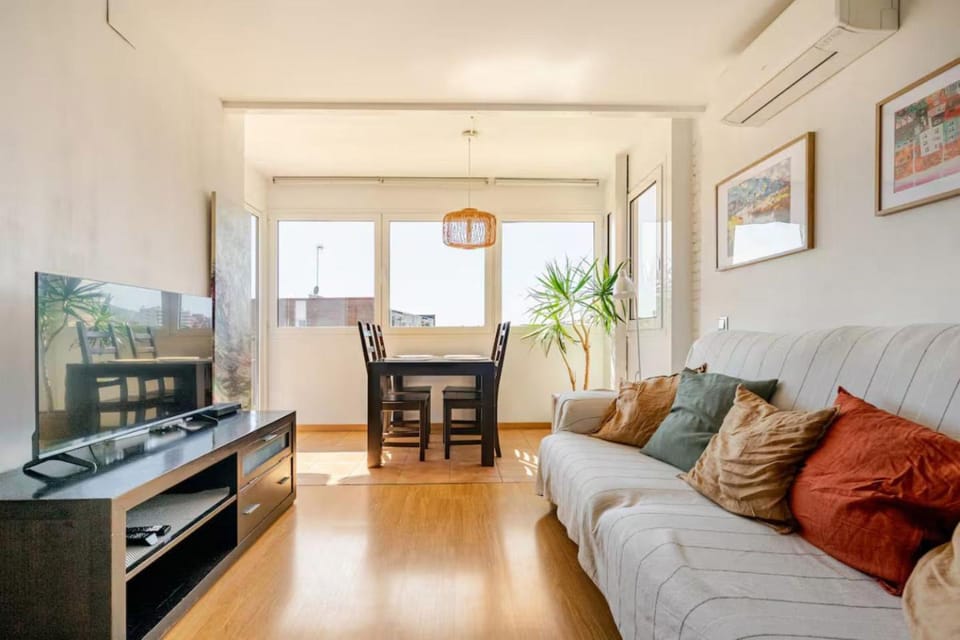 TV and multimedia, Living room, Seating area, Dining area, Family, furniture, internet, air conditioner