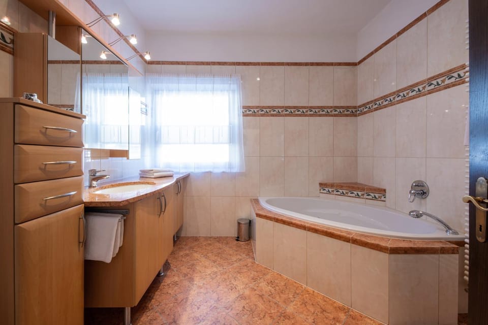 Property building, Bathroom, Bath
