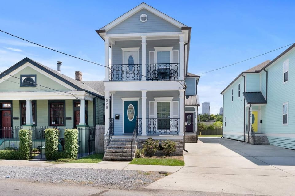 Spacious retreat w pool & gated backyard House in New Orleans