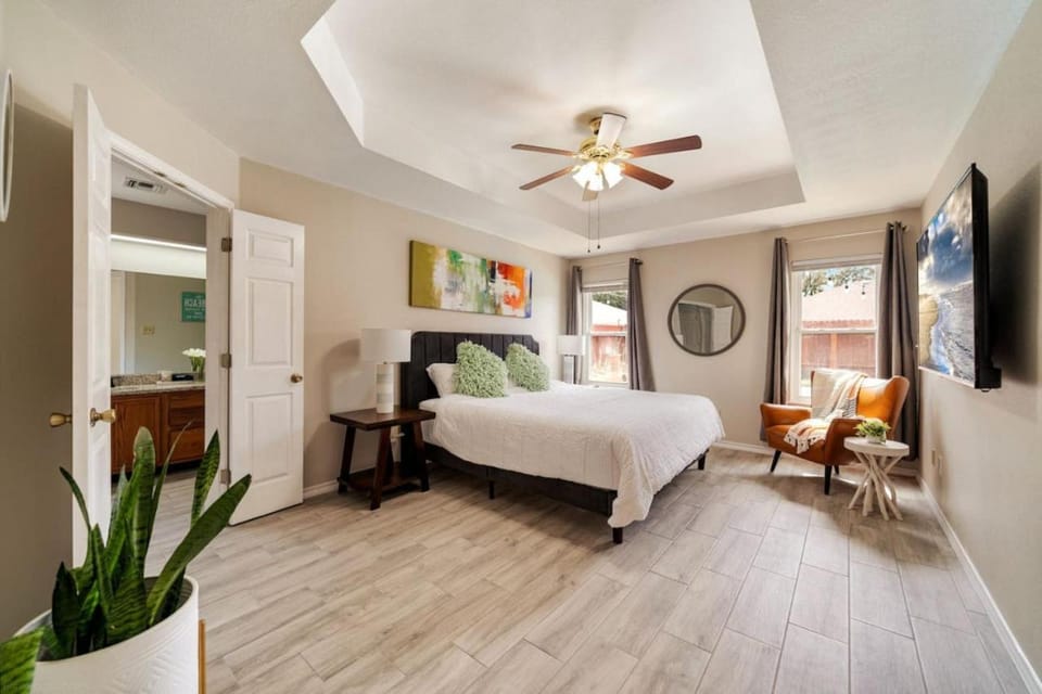 Blissful Heated Pool Retreat House in Flour Bluff
