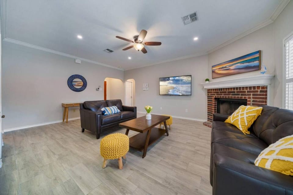 Blissful Heated Pool Retreat House in Flour Bluff