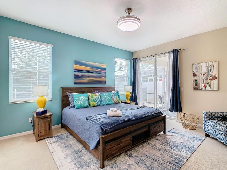 Photo of the whole room, Bedroom