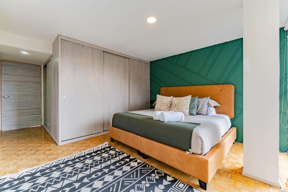 Mid-Century Gem Prime Location Near Dining & Shops Apartment in Mexico City