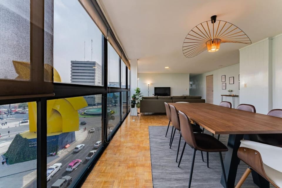 Mid-Century Gem Prime Location Near Dining & Shops Apartment in Mexico City