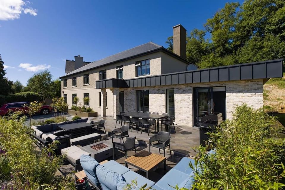 Luxury Eleven Bedroom House Sleeps 23 5-10 mins walk from town Centre House in Killarney