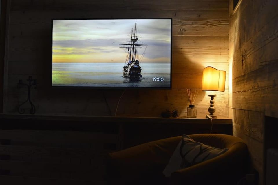 TV and multimedia, Living room, Evening entertainment