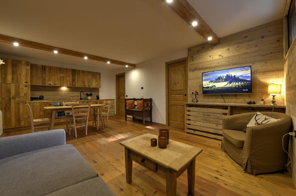 Living room, Seating area, kitchen