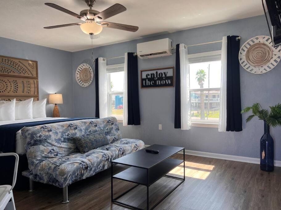 The Mark at Surfside #6 Apartment in Surfside Beach