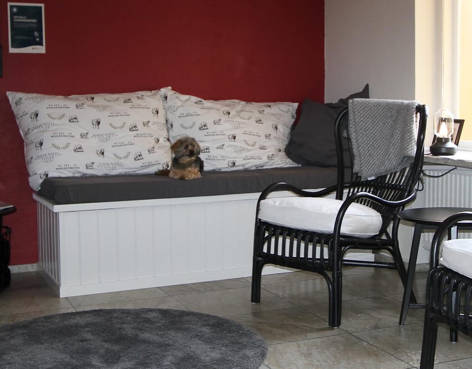 Communal lounge/ TV room, Seating area
