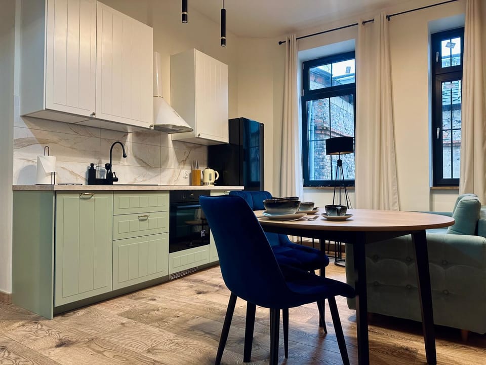 Kitchen or kitchenette, Living room, Seating area, Dining area, dishwasher, oven, pet friendly, stove