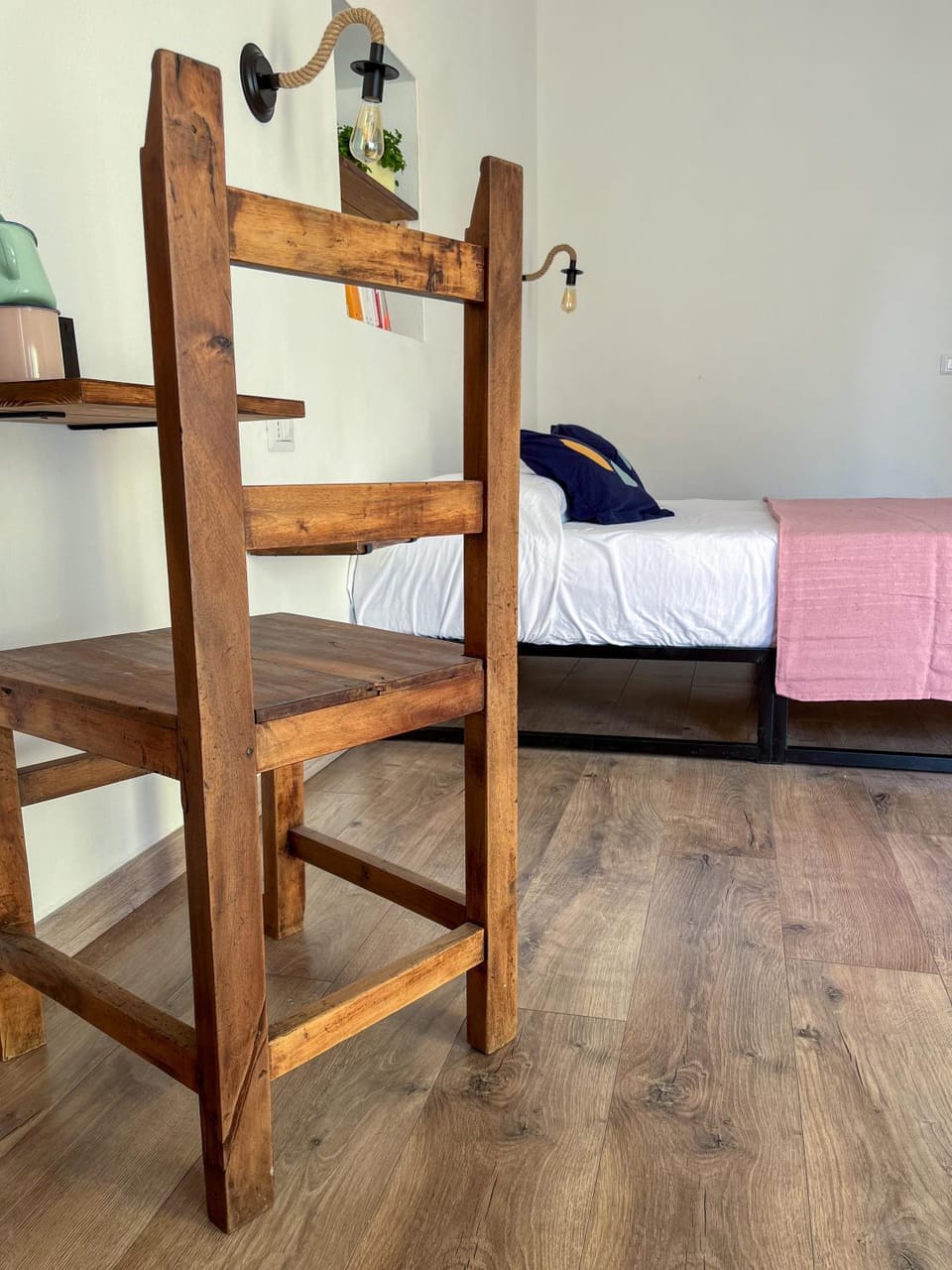 Bed, Photo of the whole room, Decorative detail, Bedroom
