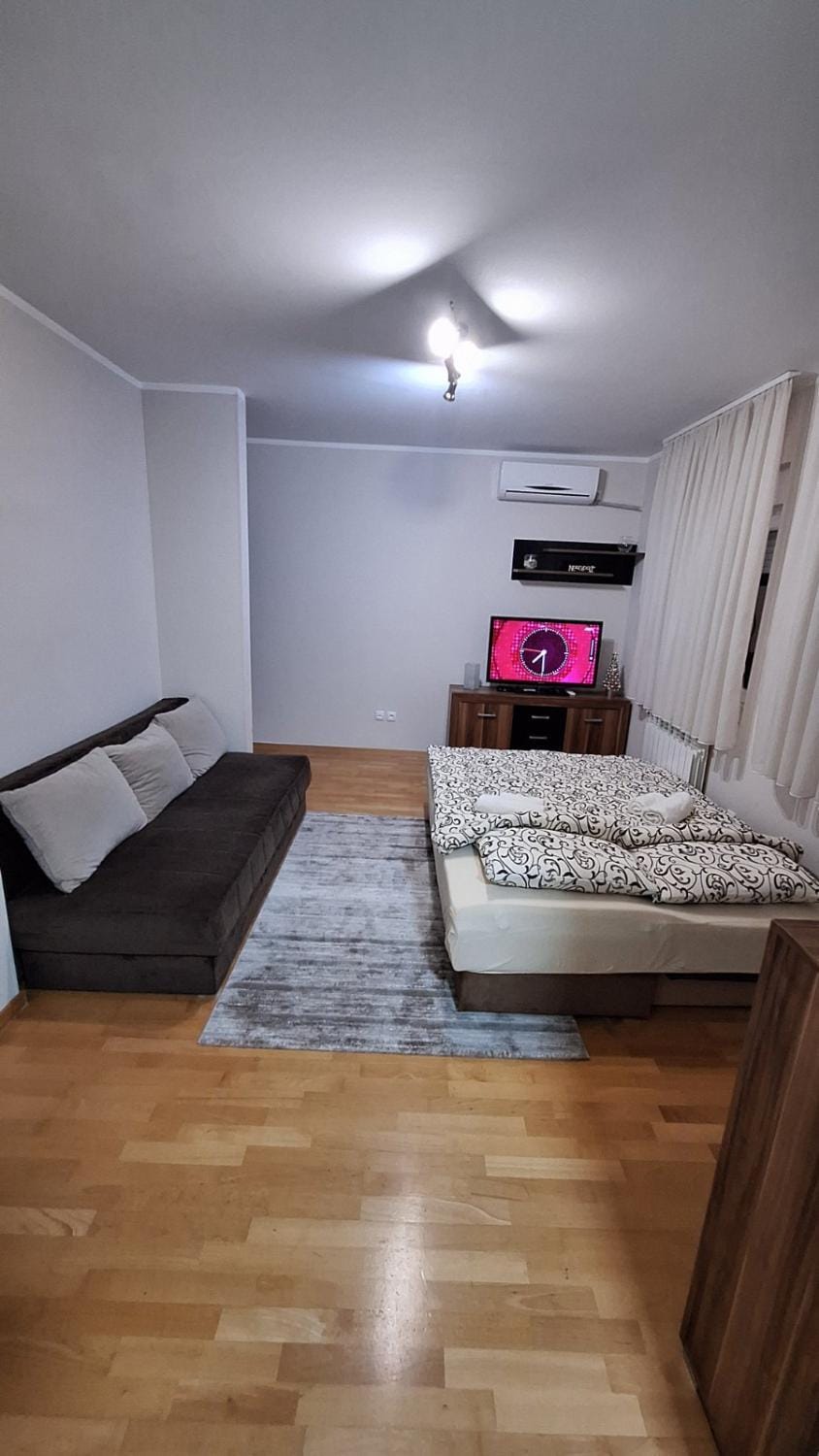 Apartman L&P - Free private parking Apartment in Novi Sad