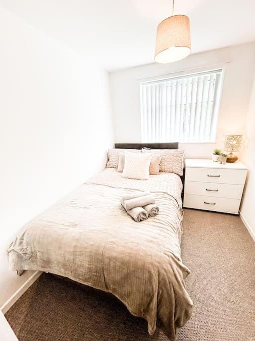 3 Double Bedrooms, Lancashire Townhouse, Free Parking Apartment in West Lancashire District
