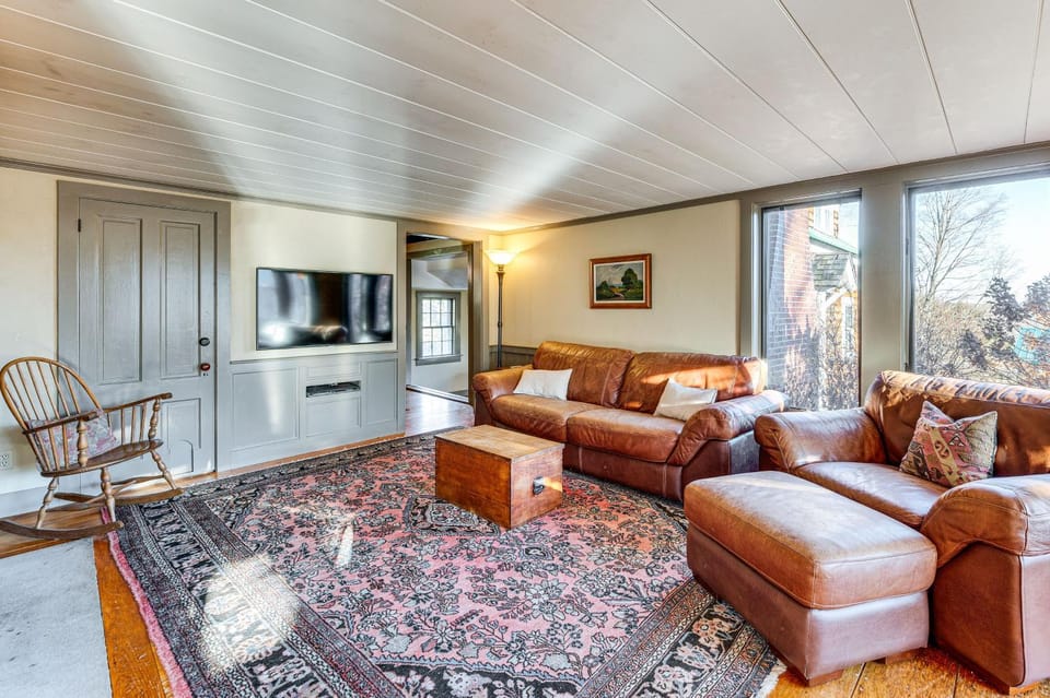 Outdoor Fireplace & Pool Table: Tamworth Home! House in Tamworth