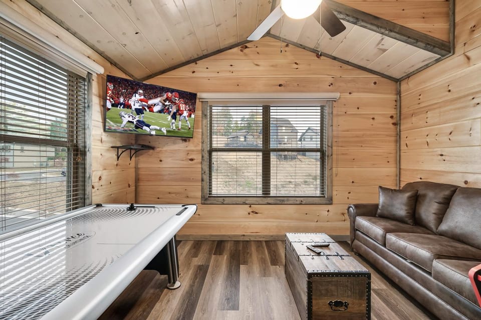 Modern 4 Bedroom Cabin in Timeless Resort Near Parkway and Dollywood with Game Room and Hot Tub Cabin in Sevierville