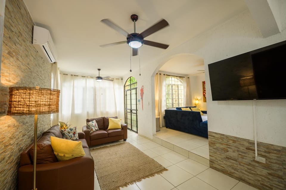 Jungle & Beach Retreat Villa Tranquilo Villa in San José Province