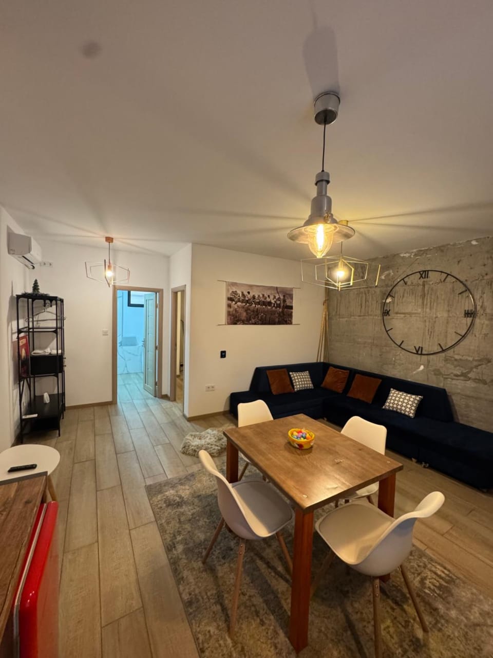 Library, TV and multimedia, Kitchen or kitchenette, Living room, Seating area, Dining area