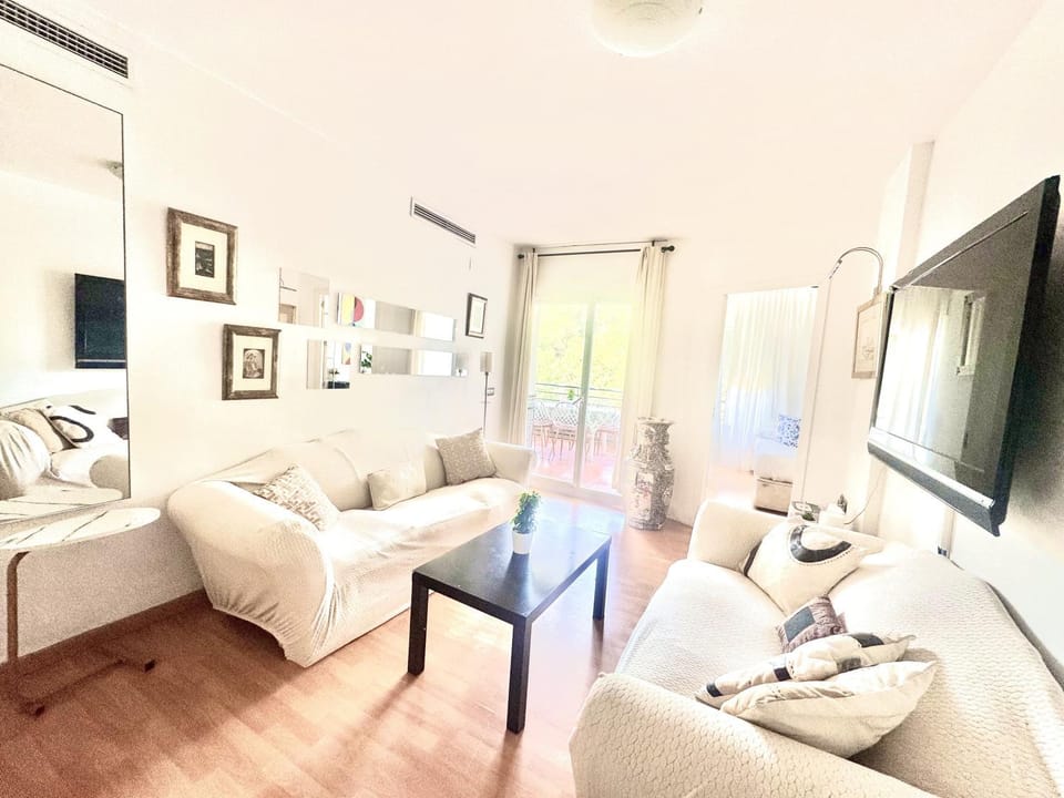 Communal lounge/ TV room, Living room, Lounge or bar