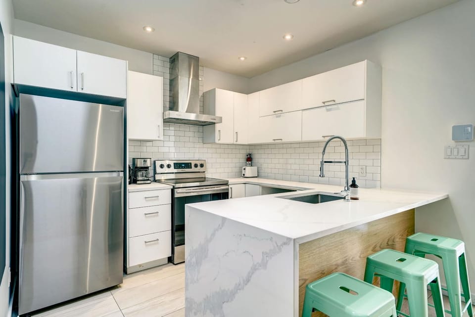 Kitchen or kitchenette, oven, stove