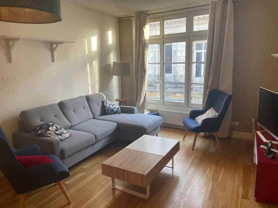 Appartement Grand T2 Hypercentre Apartment in Bordeaux