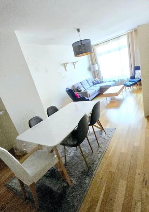 Appartement Grand T2 Hypercentre Apartment in Bordeaux