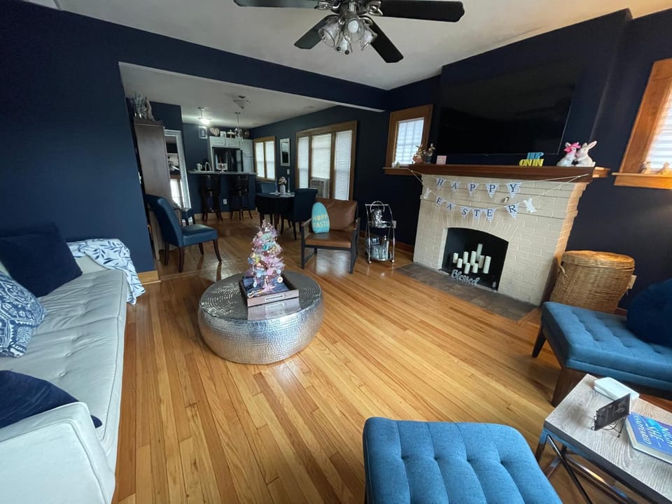 Living room, Seating area