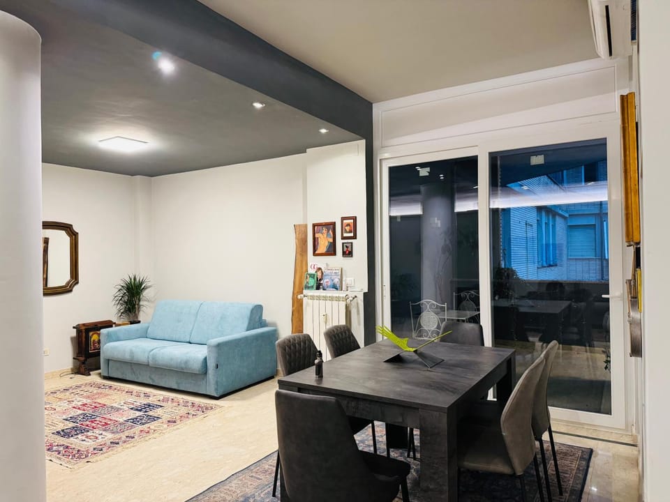 Bed, Seating area