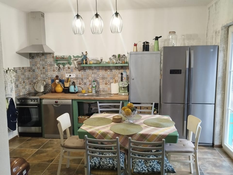 Kitchen or kitchenette, Dining area, dishwasher, oven, stove
