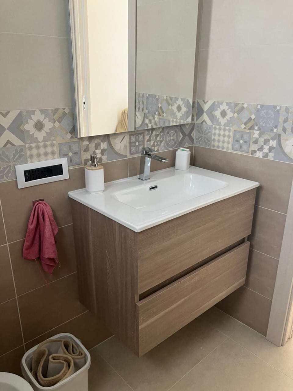 Bathroom, towels