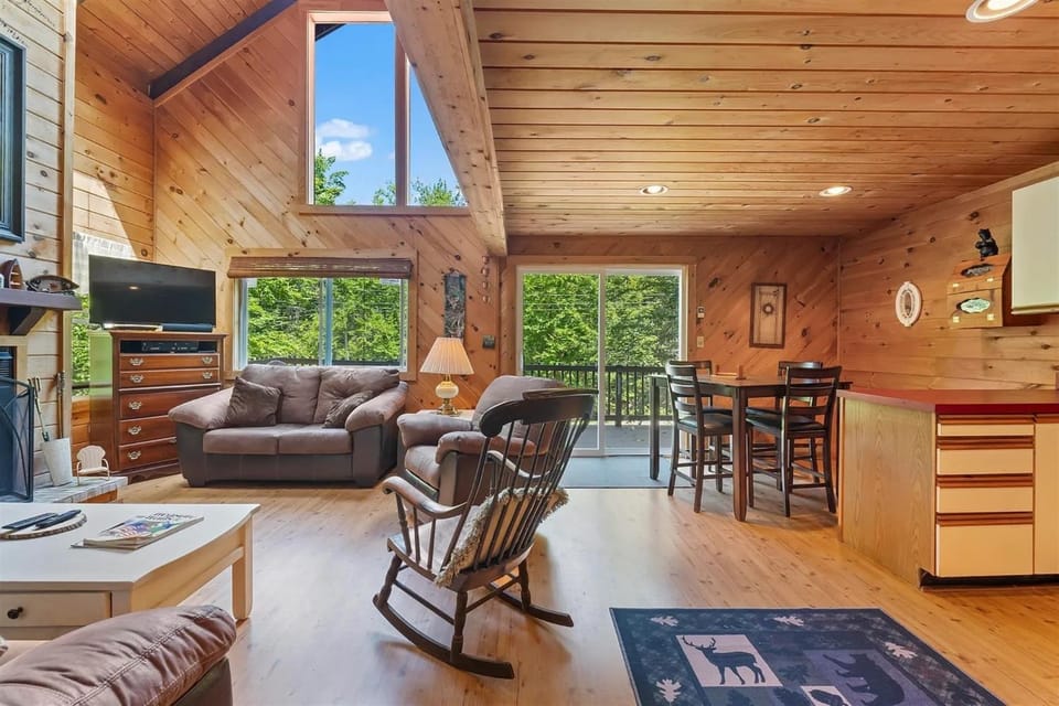 UNUSUAL LATITUDE LIMIT 7 cottage Villa in Frye Island