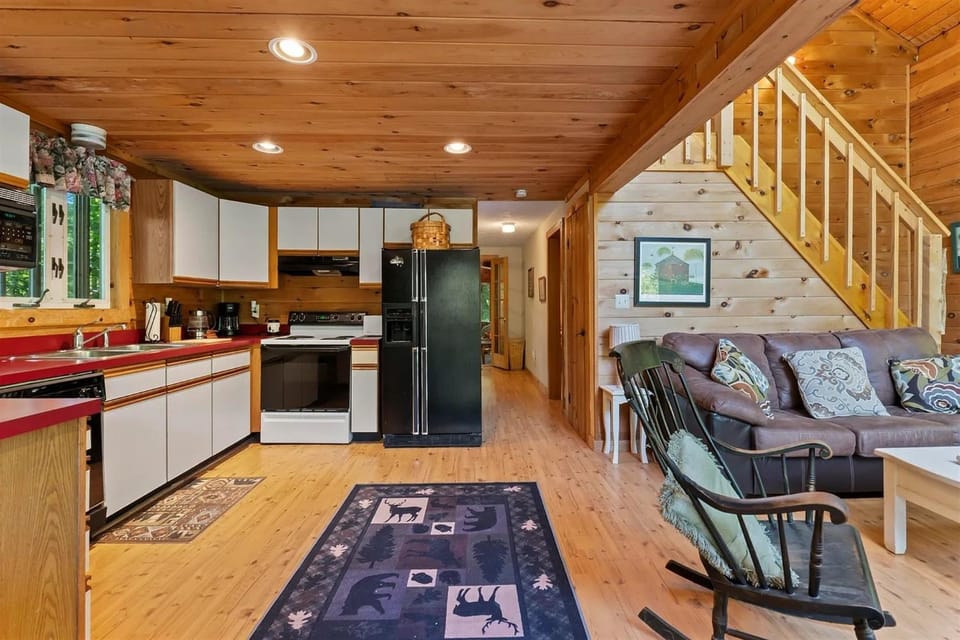 UNUSUAL LATITUDE LIMIT 7 cottage Villa in Frye Island