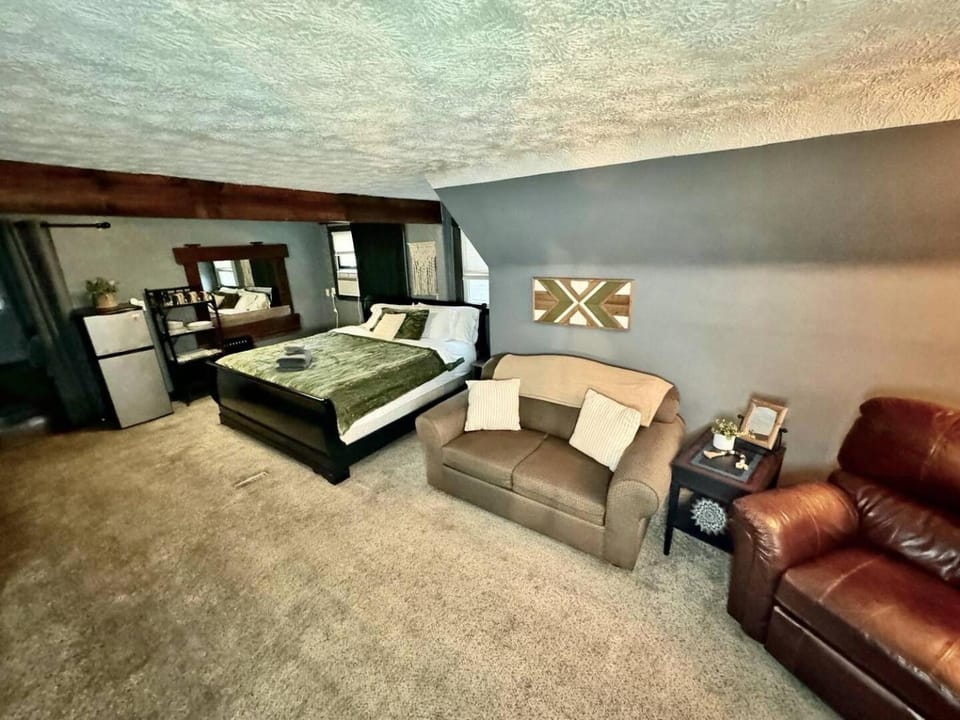 Living room, Photo of the whole room, Seating area, Bedroom
