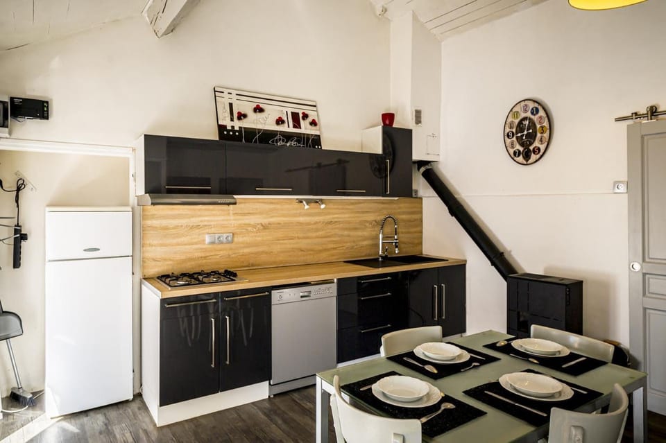 Kitchen or kitchenette, Dining area, dishwasher, oven, stove