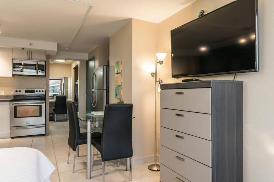 30th Fl King Bed View Studio Apartment in McCully-Moiliili