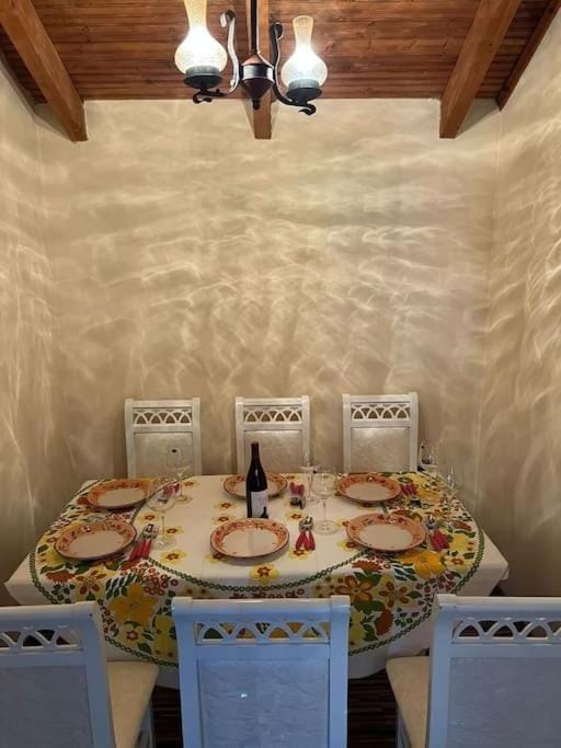 Food and drinks, Dining area, Food, Drinks, Alcoholic drinks