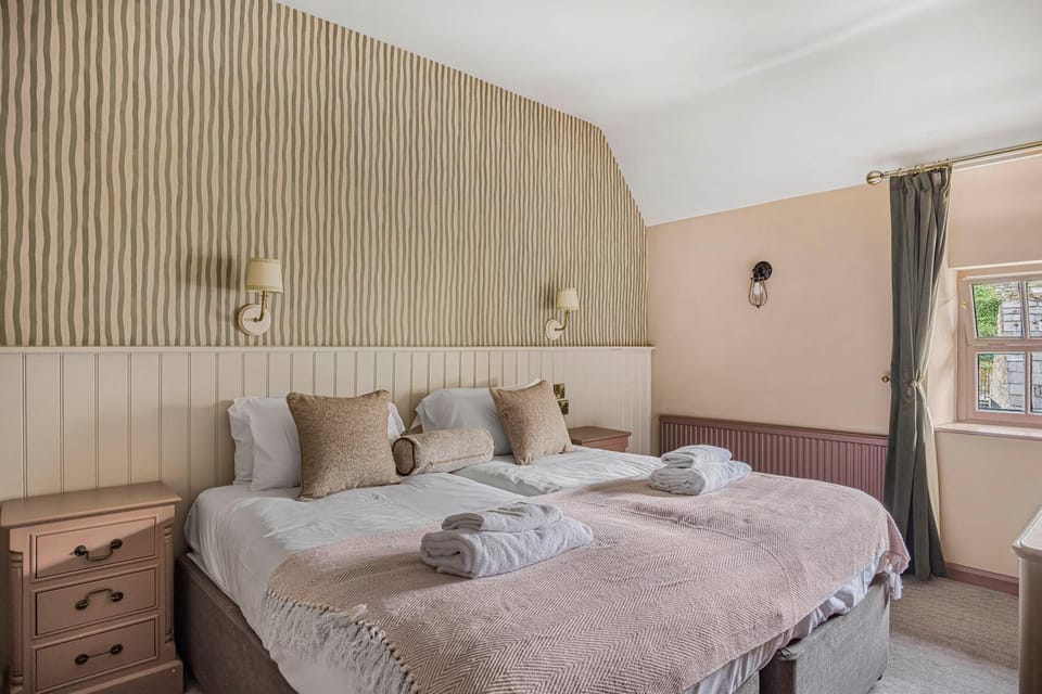 The Golden Pheasant Inn Hotel in West Oxfordshire District
