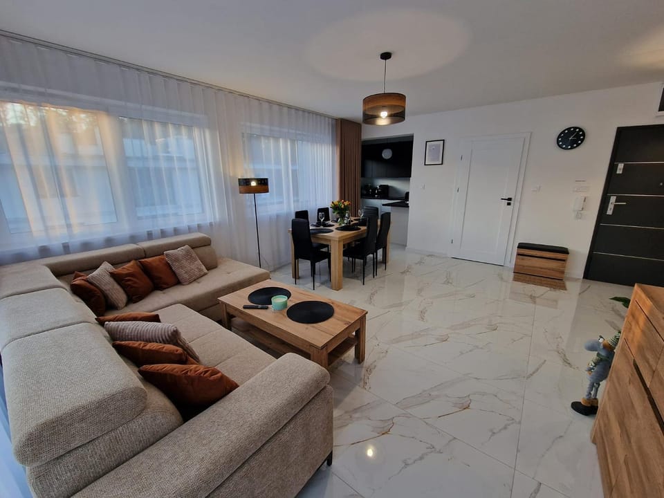 Communal lounge/ TV room, Living room, Seating area