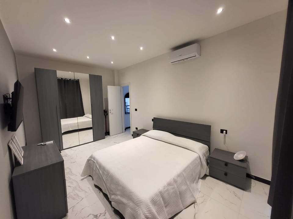 TV and multimedia, Bedroom, wardrobe, air conditioner