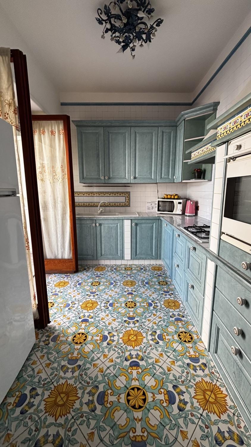 Kitchen or kitchenette, oven, stove