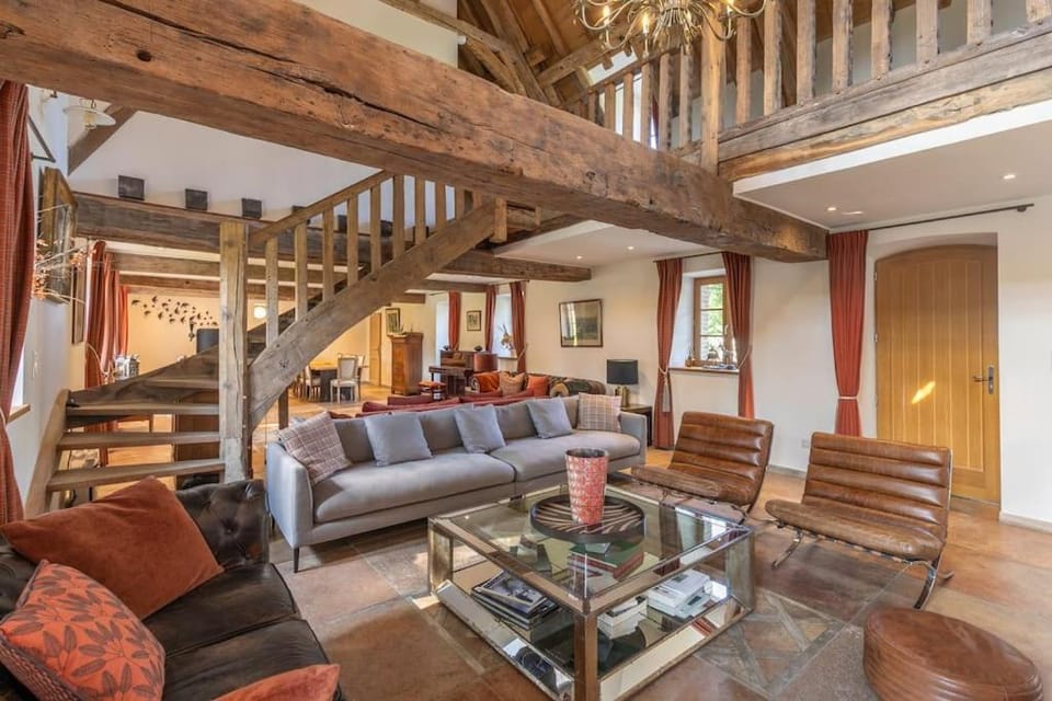 Villa avec piscine en forêt, 2H Paris, 6 Chambres Villa in Centre-Val de Loire