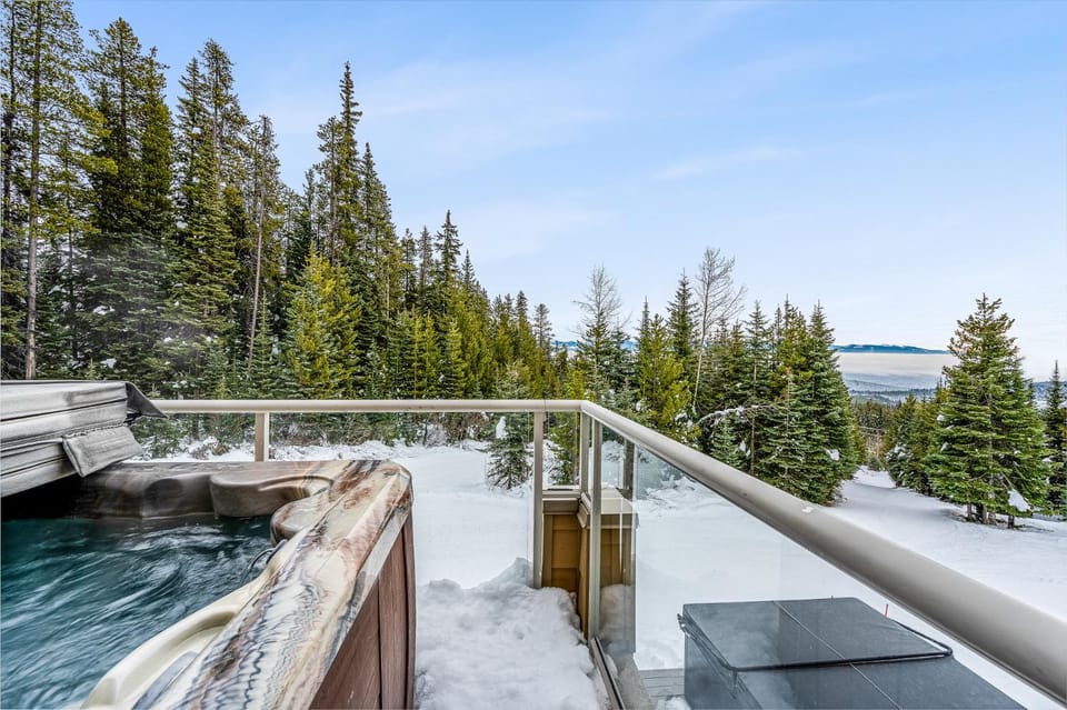 Fresh Tracks Retreat Ski In Out Mtn View Hot Tub House in British Columbia