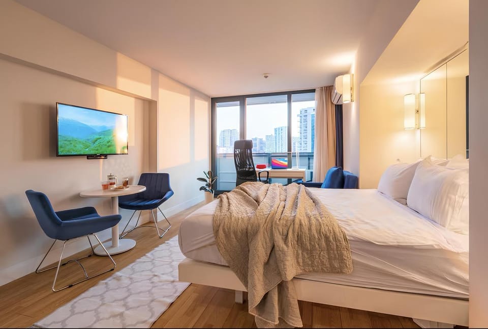 Communal lounge/ TV room, Bed, TV and multimedia, Living room, Photo of the whole room, Seating area, Evening entertainment, Bedroom, hair dresser