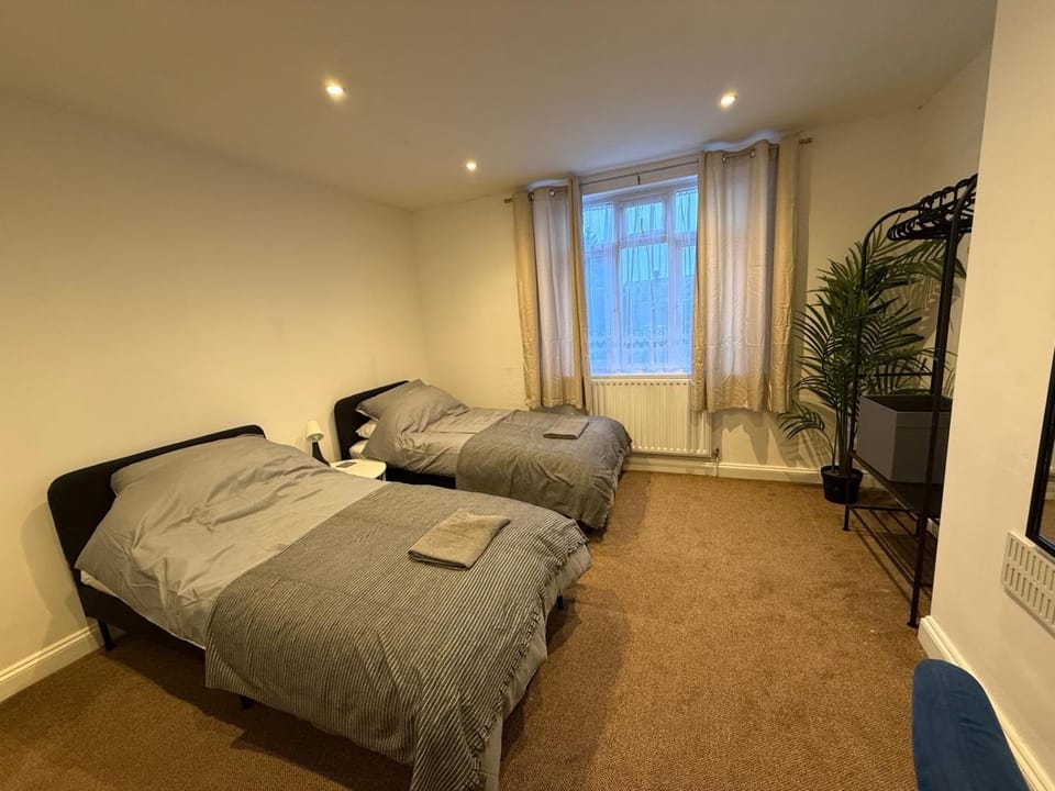 Lodge Causeway 4 bedroom house House in Bristol