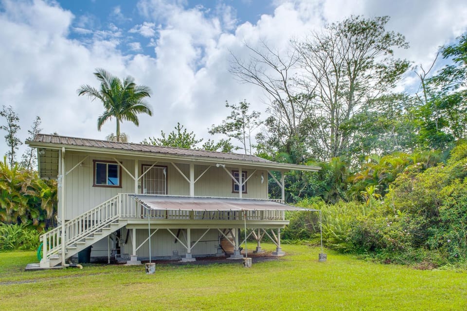 4 Mi to Beach: Keaau Retreat w/ Relaxing Porch! Apartment in Hawaiian Paradise Park