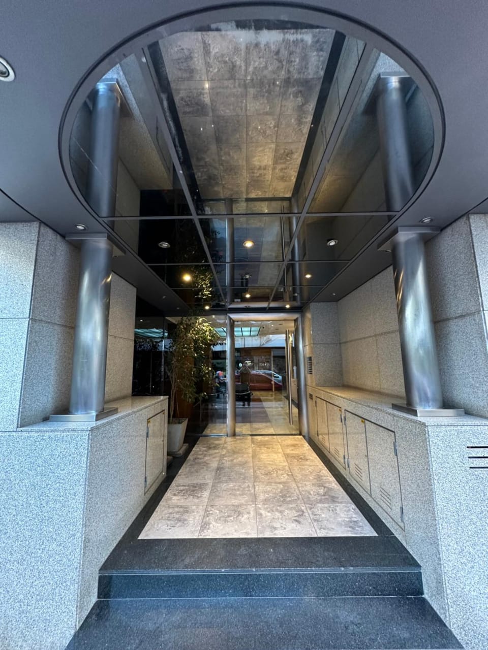 Facade/entrance