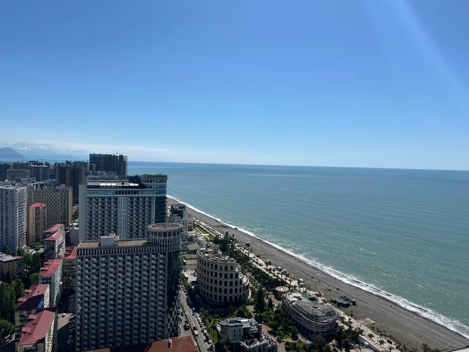Property building, Nearby landmark, Restaurant/places to eat, Day, Natural landscape, Bird's eye view, Beach, City view, Sea view, Swimming pool