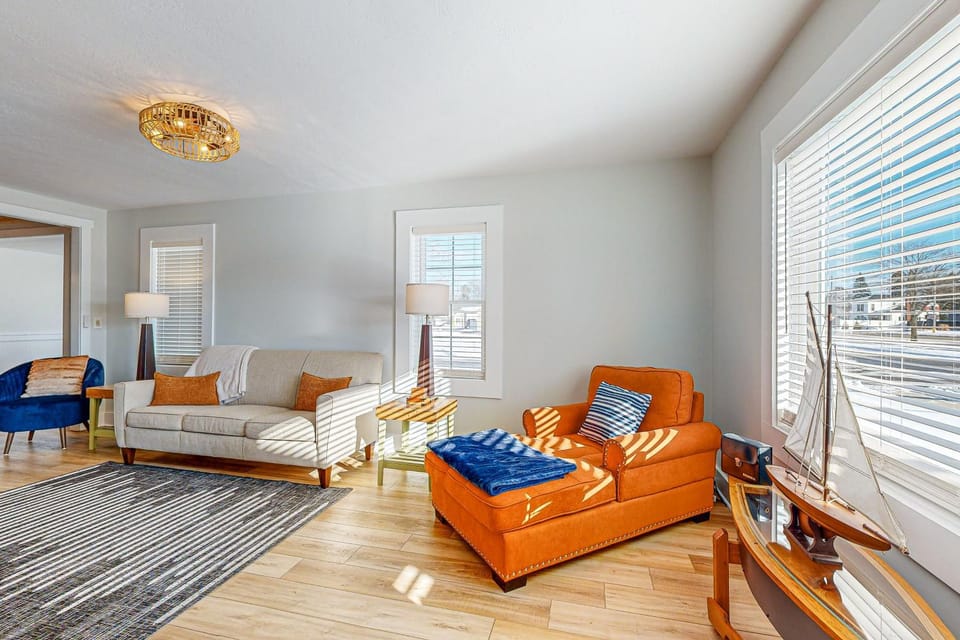 Walk to Beach & Dtwn East Tawas! Lake-View Retreat House in East Tawas
