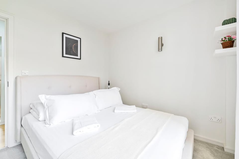 Delightful Tower Bridge Apartment Sleeps 6 Apartment in London Borough of Southwark